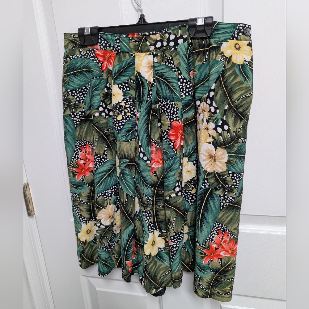 Tropical Hawaiian Vacation Floral Flowy Shorts Liz Claiborne – Size 12 Petite